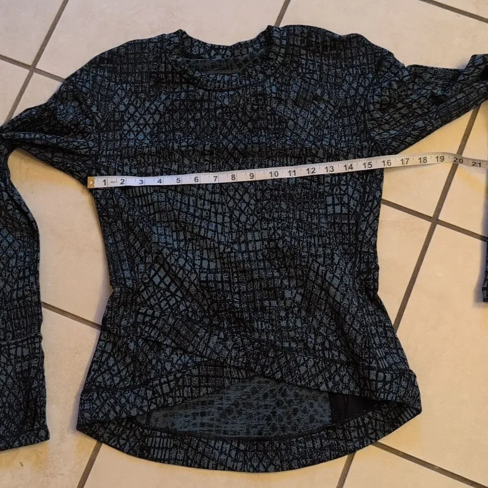 Lululemon Close To Crossing Long sleeve With Tulip Hem Tectonic Blue Jacquard S